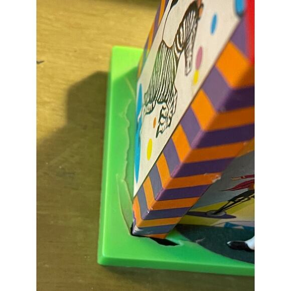 Vintage Circus Clown Plastic Music Box Green Red "Hi Lily Hi Lo" 4"x4.25" - Picture 9 of 10